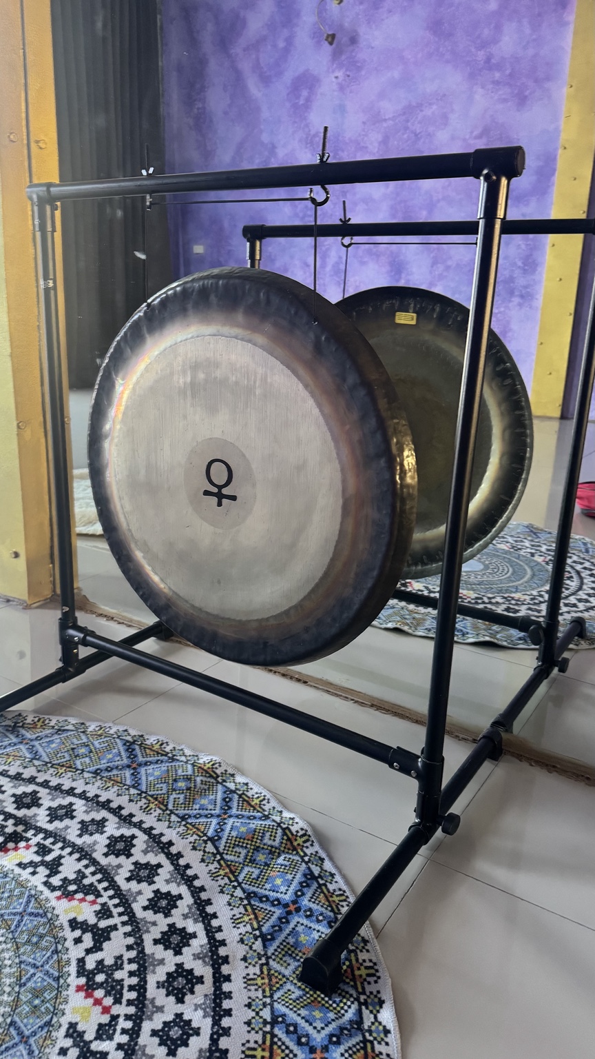 גונג ונוס בסטודיו של iSound Healing